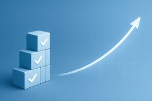 青基調の背景に右肩上がりのラインチャート。手前にチェックマーク付きの積み木が積み重なり、確定利益の積み上げと未来への安心感を象徴するアイキャッチ画像