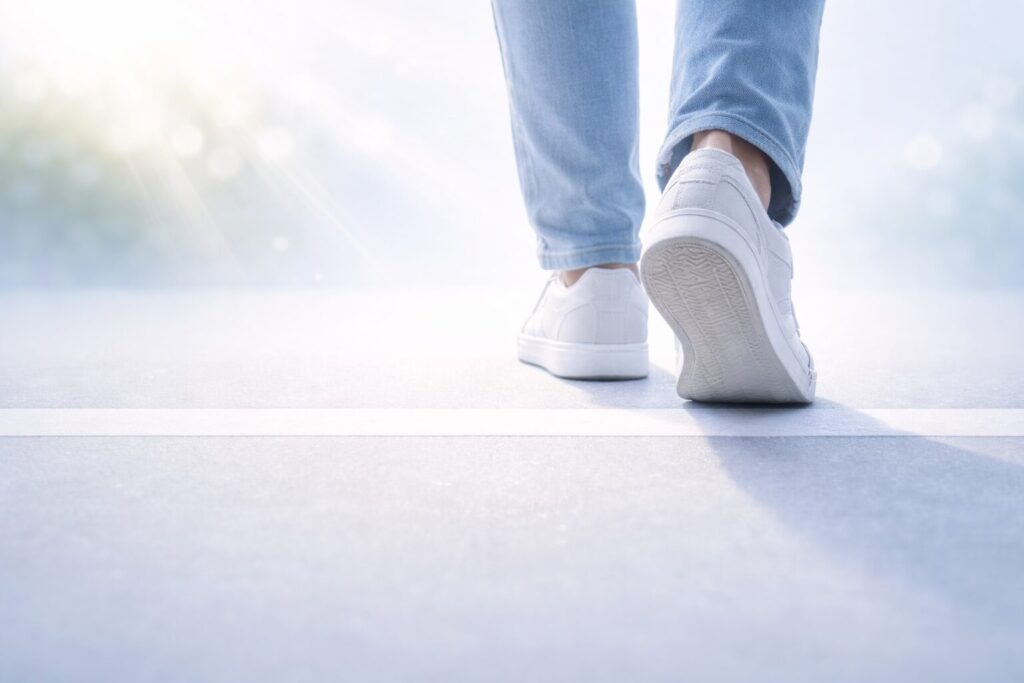 初心者ほど少額から無理なく始めることが大切であることを表した最初の一歩のイメージ