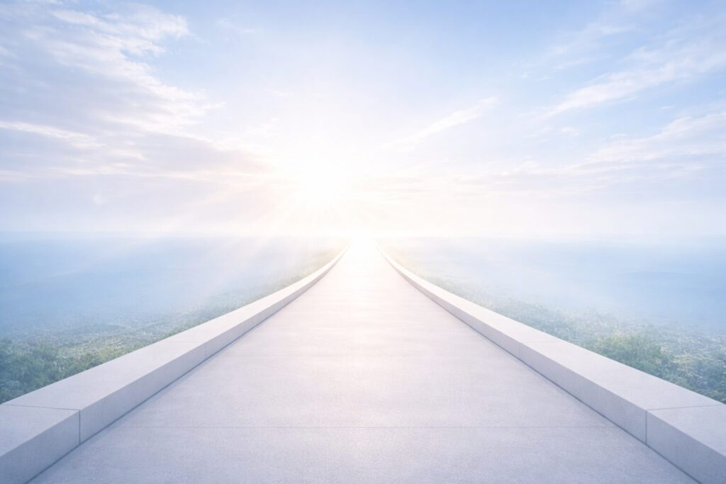 少額でも始めることで未来が変わっていくことを表した、先へ続く道のイメージ